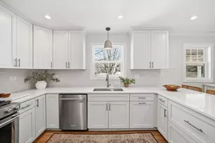 933 Wilkinson Ln, North Aurora, IL 60542 - Photo 7