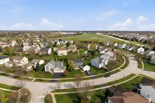 933 Wilkinson Ln, North Aurora, IL 60542 - Photo 65