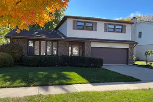 1925 E Waverly Ln, Arlington Heights, IL 60004 - Photo 1