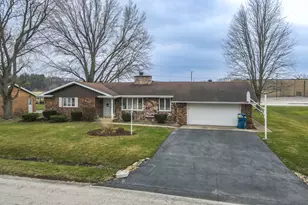 4906 W Hilltop Dr, Kankakee, IL 60901 - Photo 1