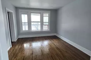 2704 E 77th St, Chicago, IL 60649 - Photo 3