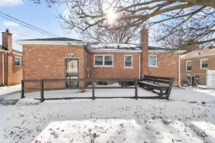 752 E 164th St, South Holland, IL 60473 - Photo 3