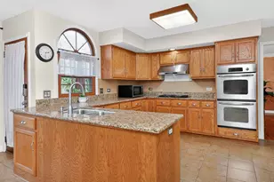 911 Rock Spring Rd, Naperville, IL 60565 - Photo 9