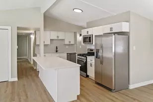 6305 Robert Rd, Cary, IL 60013 - Photo 5