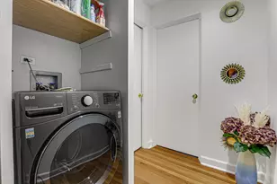 2424 W Estes Ave, Chicago, IL 60645 - Photo 17