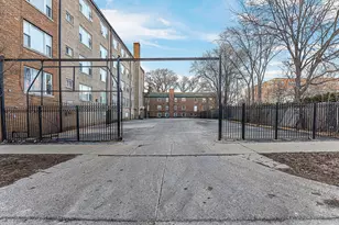 2424 W Estes Ave, Chicago, IL 60645 - Photo 5