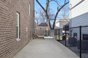 10432 S Homan Ave, Chicago, IL 60655 - Photo 35