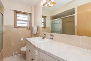 8516 N Ozanam Ave, Niles, IL 60714 - Photo 13