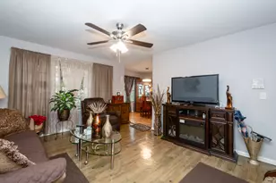 1147 N Red Oak Cir, Round Lake Beach, IL 60073 - Photo 3