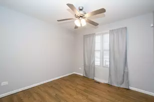 1147 N Red Oak Cir, Round Lake Beach, IL 60073 - Photo 17