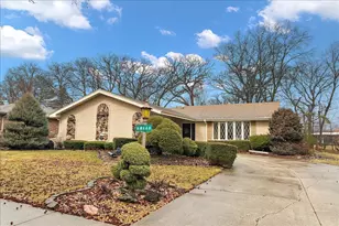 16W648 89th Pl, Willowbrook, IL 60527 - Photo 1