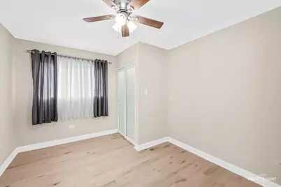 401 Salem Square, Bolingbrook, IL 60440 - Photo 9