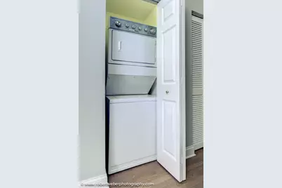 2329 W Barry Avenue #2, Chicago, IL 60618 - Photo 9