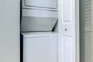 2329 W Barry Ave, Chicago, IL 60618 - Photo 9