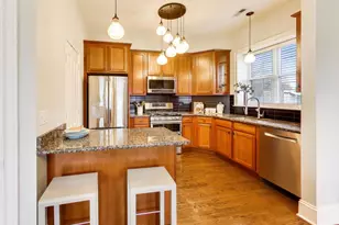 3044 W Roscoe St, Chicago, IL 60618 - Photo 7