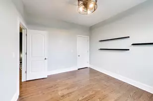 3044 W Roscoe St, Chicago, IL 60618 - Photo 21