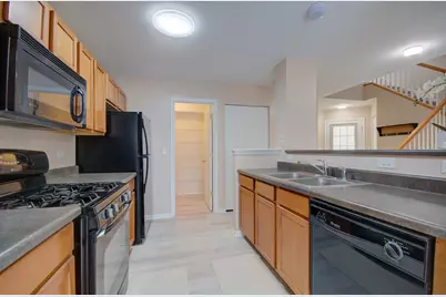 2421 Stoughton Circle #2421, Aurora, IL 60502 - Photo 7