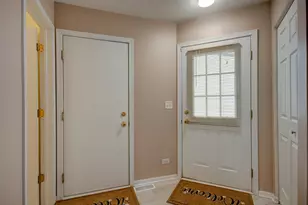 2421 Stoughton Cir, Aurora, IL 60502 - Photo 9