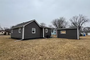 211 1st St, Mendota, IL 61342 - Photo 21