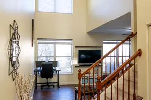 2406 Sunshine Ln, Aurora, IL 60503 - Photo 3