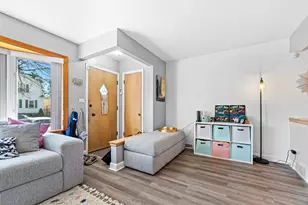 6520 N Oshkosh Ave, Chicago, IL 60631 - Photo 3