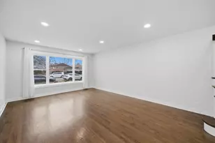 3829 W Chase Ave, Lincolnwood, IL 60712 - Photo 5