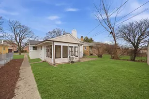 3829 W Chase Ave, Lincolnwood, IL 60712 - Photo 35