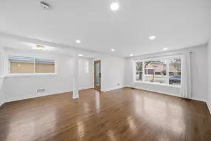 3829 W Chase Ave, Lincolnwood, IL 60712 - Photo 7