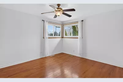 567 Bedford Lane, Des Plaines, IL 60016 - Photo 11