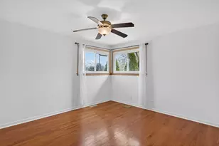 567 Bedford Ln, Des Plaines, IL 60016 - Photo 11