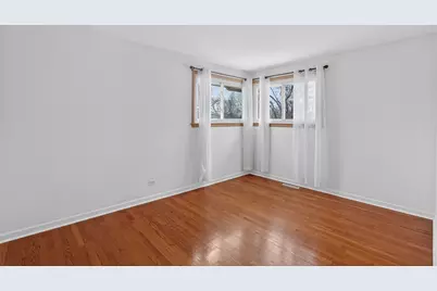567 Bedford Lane, Des Plaines, IL 60016 - Photo 13
