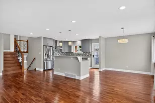 567 Bedford Ln, Des Plaines, IL 60016 - Photo 5