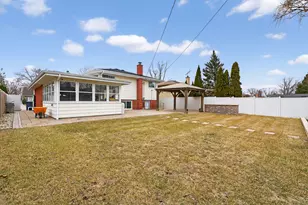 567 Bedford Ln, Des Plaines, IL 60016 - Photo 21