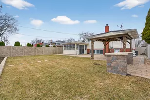 567 Bedford Ln, Des Plaines, IL 60016 - Photo 23