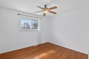 567 Bedford Ln, Des Plaines, IL 60016 - Photo 9