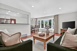 5446 W Lunt Ave, Chicago, IL 60646 - Photo 5