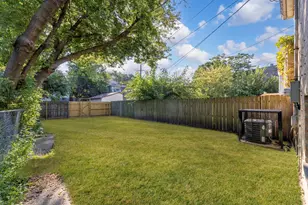 7237 S St Lawrence Ave, Chicago, IL 60619 - Photo 17