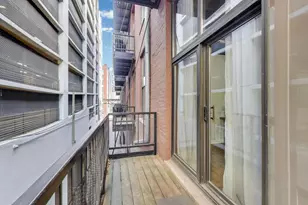 300 W Grand Ave, Chicago, IL 60654 - Photo 17