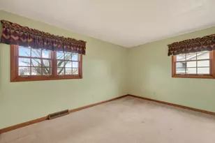 623 Colonial Dr, Dekalb, IL 60115 - Photo 13