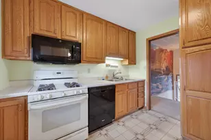 623 Colonial Dr, Dekalb, IL 60115 - Photo 11