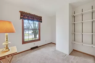 623 Colonial Dr, Dekalb, IL 60115 - Photo 15