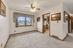 623 Colonial Dr, Dekalb, IL 60115 - Photo 9