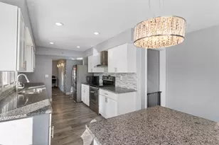 918 Mayfair Pl, Rockford, IL 61107 - Photo 5