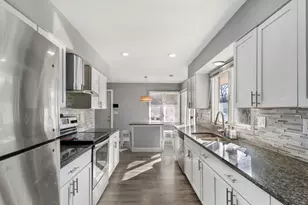 918 Mayfair Pl, Rockford, IL 61107 - Photo 7