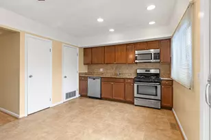 1776 Bristol Walk, Hoffman Estates, IL 60169 - Photo 5