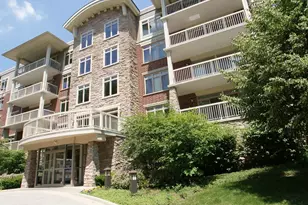 425 Benjamin Dr, Vernon Hills, IL 60061 - Photo 1