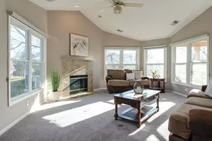 76 Willow Pkwy, Buffalo Grove, IL 60089 - Photo 5