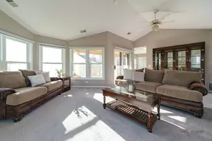 76 Willow Pkwy, Buffalo Grove, IL 60089 - Photo 7