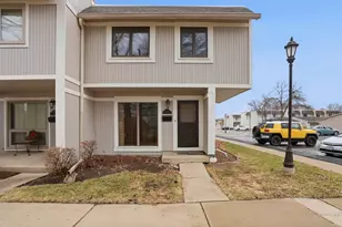 545 Pheasant Ct, Grayslake, IL 60030 - Photo 1