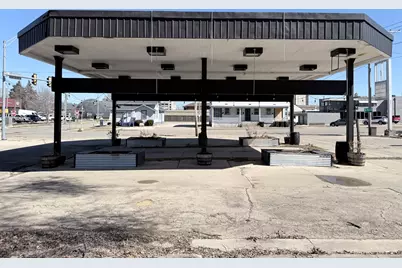 220 N Galena Avenue, Freeport, IL 61032 - Photo 1